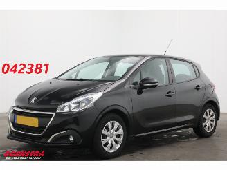 Unfallwagen Peugeot 208 1.2 PureTech Blue Lease Cruise Airco Apple/Android PDC 2018/7