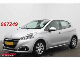 Vaurioauto  passenger cars Peugeot 208 1.2 PT Blue Lion Cruise Navi Airco Org.NL + NAP 2018/8