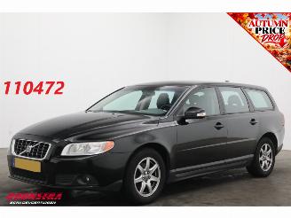 Vaurioauto  passenger cars Volvo V-70 2.0D Kinetic Cruise Navi Clima Leder PDC 2009/5