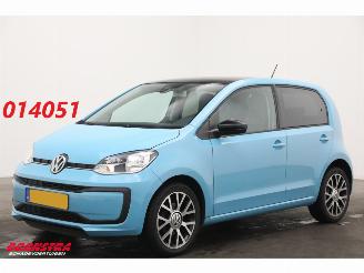 Damaged car Volkswagen Up! 1.0 BMT move up! Airco LMV 62.945 km! 2017/1