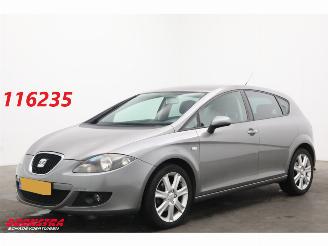 Vaurioauto  passenger cars Seat Leon 1.6 Stylance Cruise Clima Bluetooth PDC Org.NL + NAP 2008/7