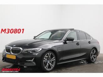 Gebrauchtwagen PKW BMW 3-serie 330e High Executive HUD Pano Memory Camera SHZ Leder LED 2022/2