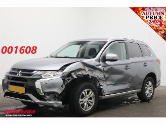 Schadeauto Mitsubishi Outlander 2.0 PHEV Business Edition 4x4 Camera AHK Clima Cruise Navi 2015/10