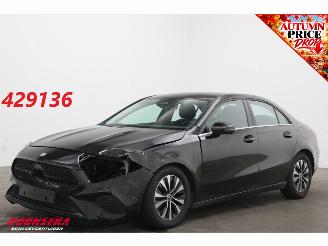 Unfallwagen Mercedes A-klasse 180 Business Line ACC Camera SHZ Virtual Clima Navi LED LMV 2023/10