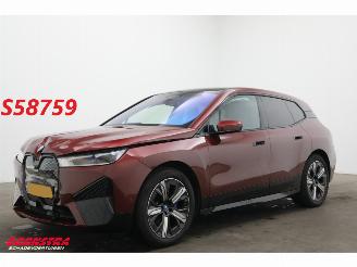 Vaurioauto  passenger cars BMW iX xDrive40 Executive 77 kWh Pano LED ACC 360° LRHZ 2024/5