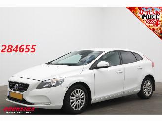 uszkodzony samochody osobowe Volvo V-40 2.0 D2 Kinetic Cruise AHK SHZ Bluetooth 2015/6