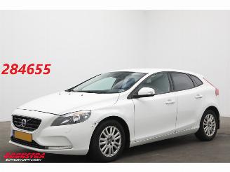 Auto incidentate Volvo V-40 2.0 D2 Kinetic Cruise AHK SHZ Bluetooth 2015/6