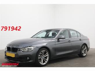 krockskadad bil auto BMW 3-serie 318i Aut. Centennial High Executive Cruise Navi Leder SHZ Bluetooth PDC Clima 2016/11