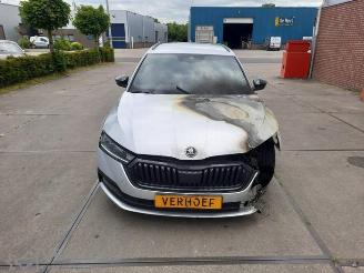 Auto da rottamare Skoda Octavia Octavia Combi (NXAC), Combi 5-drs, 2019 1.0 TSI e-TEC 12V 2021/2