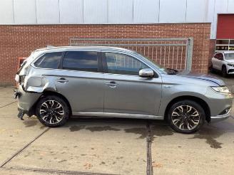 Mitsubishi Outlander Outlander (GF/GG), SUV, 2012 / 2022 2.0 16V PHEV 4x4 picture 3