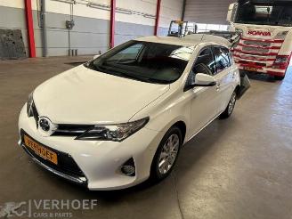 Salvage car Toyota Auris Auris (E18), Hatchback 5-drs, 2012 / 2019 1.6 Dual VVT-i 16V 2014/4