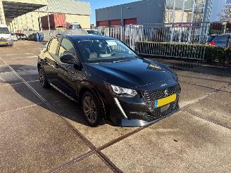 Peugeot 208  picture 2