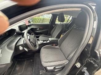 Peugeot 208  picture 5