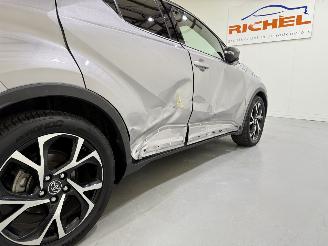 Toyota C-HR 1.8 Hybrid Bi-Tone Plus picture 11