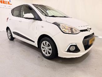 Voiture accidenté Hyundai I-10 1.0 Go Climate/Navi 2016/6
