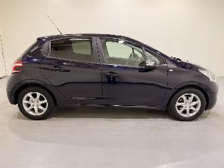 Peugeot 208 HB 1.2 VTi Style Navi/Clima picture 22