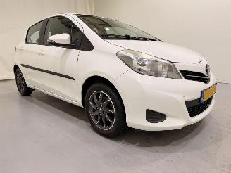 damaged passenger cars Toyota Yaris HB 1.0 VVT-i Aspitation Airco 2012/3