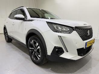 Unfallwagen Peugeot 2008 1.2 Blue Lease Allure 2021/10