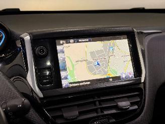 Peugeot 2008 1.2 PureTech Allure Automaat picture 35