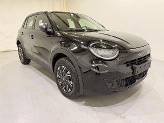 Schadeauto Fiat 600 1.2 Hybrid 100/110ps DCT6 Clima/Apple 2025/3