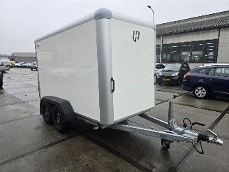 krockskadad bil aanhanger Henra  Major gesloten aanhangwagen 2700Kg 2 assen 315x160x190 2025/4