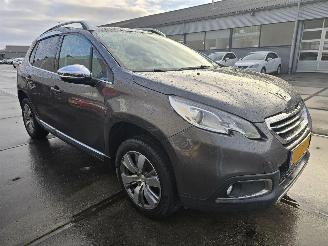 Vaurioauto  passenger cars Peugeot 2008 1.2 Vti Allure Pack Premium Plus *Engine broken* 60Kw Bjr.2013 2013/12