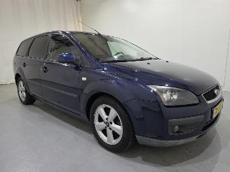 uszkodzony samochody osobowe Ford Focus Wagon 1.6-16V Futura AUT 75Kw 2006/1