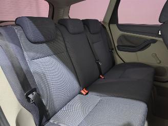 Ford Focus Wagon 1.6-16V Futura Automaat picture 11