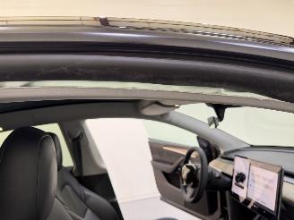 Tesla Model Y Standard Range picture 11