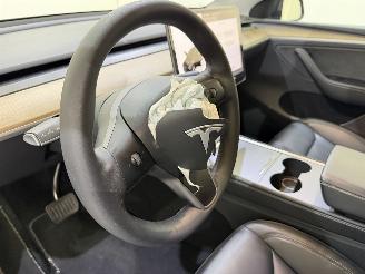 Tesla Model Y Standard Range picture 8