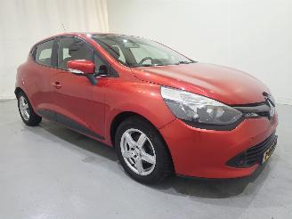 krockskadad bil auto Renault Clio HB 1.2 16V 75 Collection Airco 2013/4