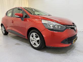 Vaurioauto  passenger cars Renault Clio HB 1.216V 75 Collection Airco 2013/4