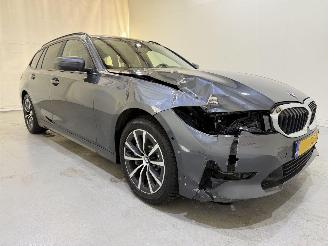 Damaged car BMW 3-serie Touring 330e Advantage Aut 2021/4