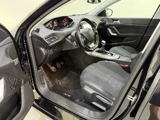 Peugeot 308 HB 1.2 PureTech Allure Pano picture 24