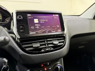 Peugeot 2008 1.2 PureTech 110 Allure picture 34