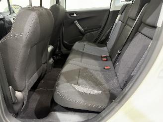 Peugeot 2008 1.2 PureTech 110 Allure picture 33