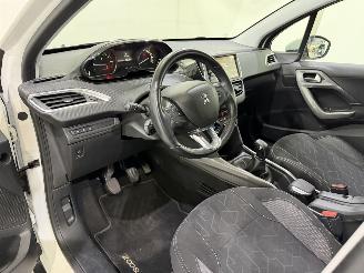 Peugeot 2008 1.2 PureTech 110 Allure picture 22