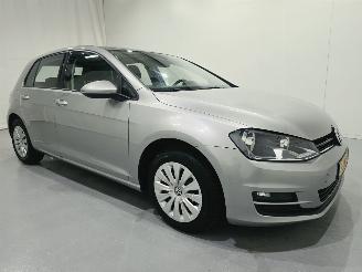 Voiture accidenté Volkswagen Golf VII 1.6 TDI Trendline 81Kw 2014/11