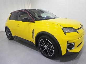 Renault 5 Electric 150 Comfort Range Iconiq Cinq picture 17