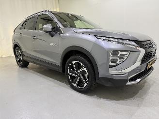 uszkodzony samochody osobowe Mitsubishi Eclipse Cross 2.4 PHEV 4WD Intense+ 2022/10