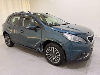 uszkodzony samochody osobowe Peugeot 2008 1.2 Automaat PureTech Active 2018/8