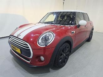Mini Cooper Chili Serious Business 5.Drs Pano Airco Leder picture 3