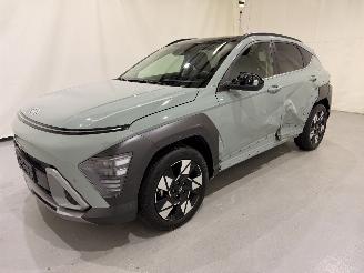 krockskadad bil auto Hyundai Kona 1.6 GDI HEV Premium Sky | Leder | Schuif-/kanteldak | Memory 2024/9