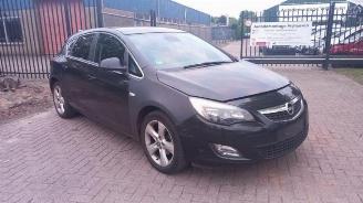 Vrakbiler auto Opel Astra Astra J (PC6/PD6/PE6/PF6), Hatchback 5-drs, 2009 / 2015 1.4 Turbo 16V 2012/3