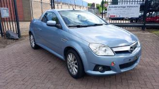 Coche siniestrado Opel Tigra Tigra Twin Top, Cabrio, 2004 / 2010 1.4 16V 2004/12