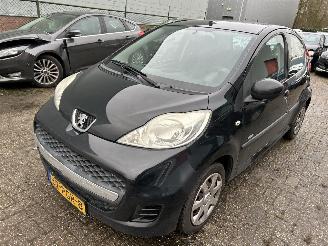 Unfallwagen Peugeot 107 1.0-12V  Millesim 200   5 Drs-Airco 2011/1