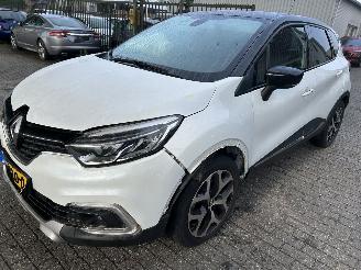 Damaged car Renault Captur 1.2 Intens  Automaat    ( 47309 Km ) 2018/6