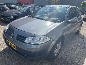 uszkodzony samochody osobowe Renault Mégane 1.6-16V   3 drs 2003/10