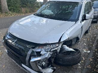 skadebil auto Mitsubishi Outlander 2.4 PHEV   Intense  Automaat 2018/10