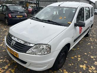 Vaurioauto  passenger cars Dacia Logan MCV  1.6 MPI  Ambiance 2011/5